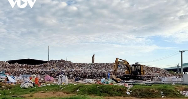 Người dân ở Trà Vinh khốn khổ vì bãi rác ô nhiễm, ăn cơm phải đóng cửa