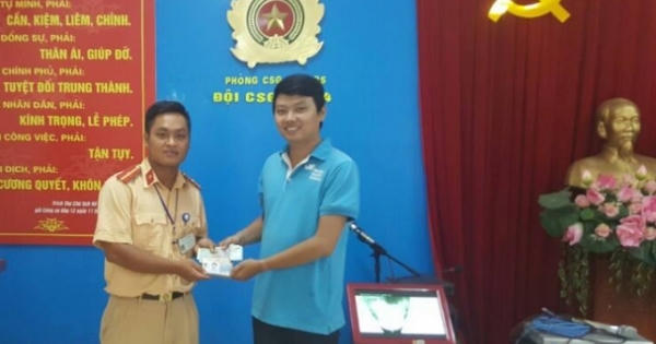 20 triệu đồng được CSGT Thủ đô trả lại cho người bị mất