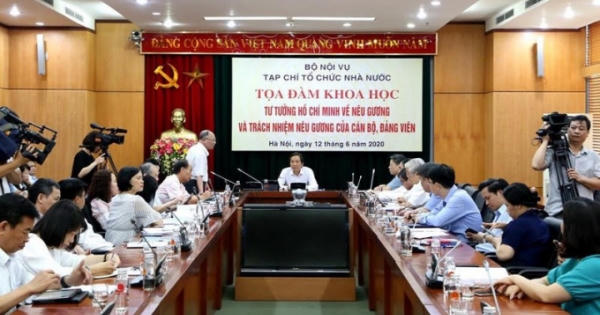 Phê bình công việc chứ không được phép xúc phạm nhân phẩm con người