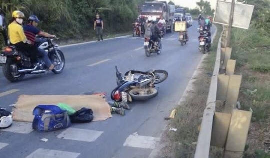 Hòa Bình: Xe máy đối đầu xe tải, một phượt thủ tử vong ngay tại chỗ