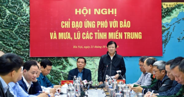 Phó Thủ tướng Trịnh Đình Dũng chủ trì cuộc họp về ứng phó thiên tai tại miền Trung Phó Thủ tướng Trịnh Đình Dũng chủ trì cuộc họp về ứng phó thiên tai tại miền Trung