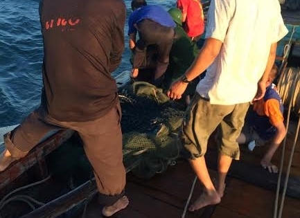 Hà Tĩnh: Kịp thời cứu sống 3 ngư dân chìm tàu trên biển