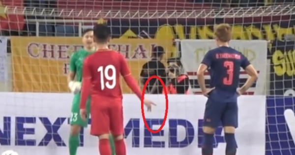 Video: "Bí quyết" giúp thủ thành Đặng Văn Lâm cản phá thành công quả phạt đền