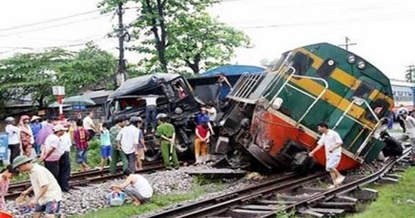 Nghi án nam thanh niên lao đầu vào đoàn tàu hỏa tự vẫn