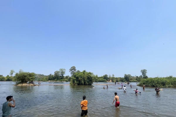 A Sanh và Huyền thoại người lái đò trên sông Pô Cô