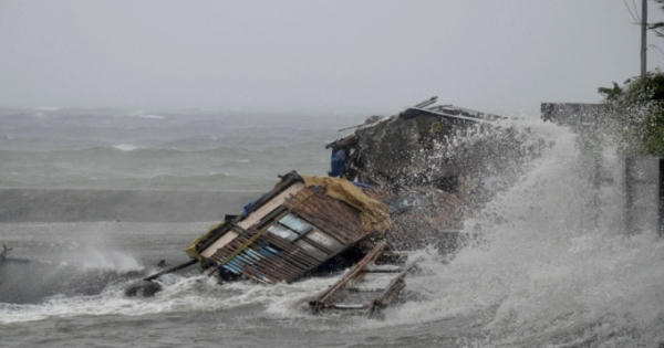 Bão số 6 đổi hướng “đi” thẳng vào Miền Trung