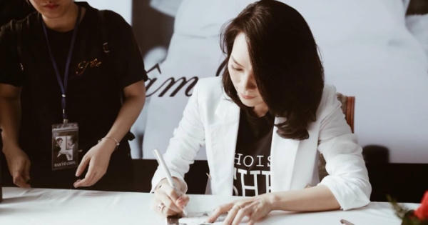 Chưa đầy một giờ phát hành, Mỹ Tâm đã phá kỉ lục khi tiêu thụ hơn 5.000 CD Vol.9