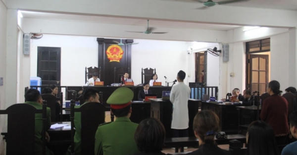 Hưng Yên: Vụ nhặt tảng đá ven đường … lĩnh án tù - Chủ tọa phiên tòa "cấm" nhà báo tác nghiệp?