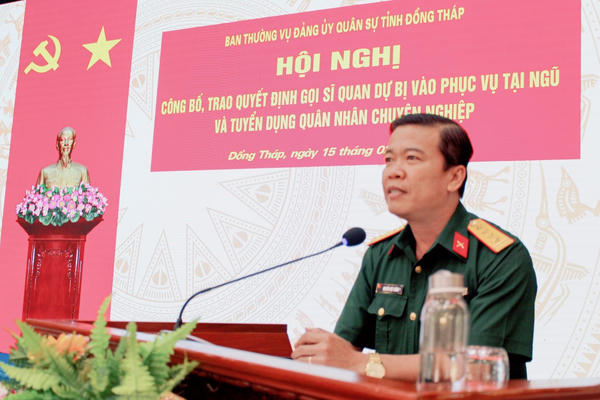 Đồng Tháp: Trao Quyết định gọi 178 sĩ quan dự bị vào phục vụ tại ngũ và tuyển dụng 210 quân nhân chuyên nghiệp