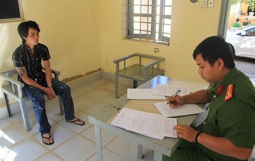 Lâm Đồng: Đang chờ giao pháo nổ thì bị công an bắt giữ