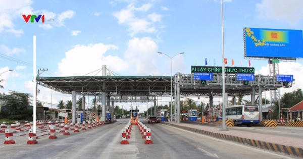 'Nước đến chân mới ... nhảy'