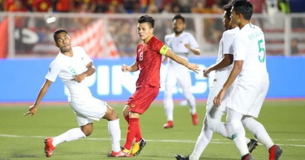 Bộ đôi Quang Hải và Đức Chinh giao lưu trực tuyến cùng độc giả Dân trí