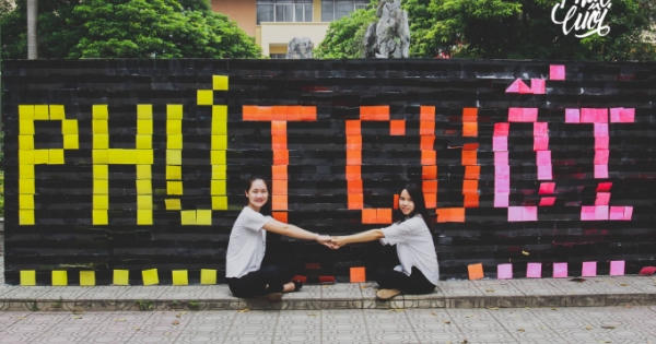 Độc đáo “bức tường khổng lồ” của sinh viên trường Báo