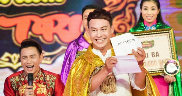 Quán quân Minh Dũng vẫn chăm chỉ chạy show, bán tóp mỡ sau khi đăng quang Tiếu Lâm Tứ Trụ