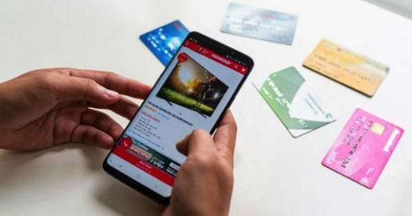 Phó cục trưởng mất ghế vì mua đồ trên mạng cho “phòng nhì”