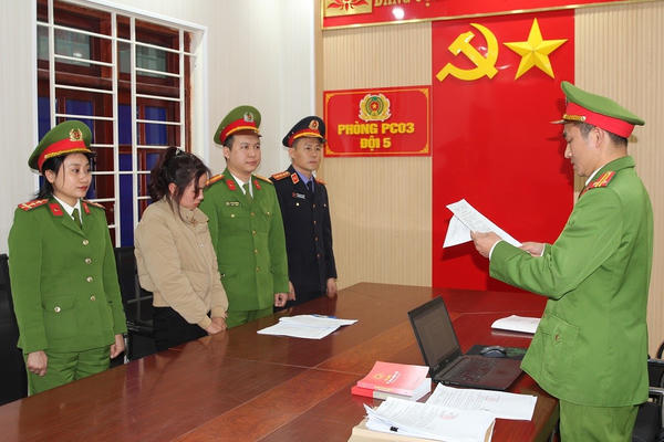 Triệt phá cơ sở sản xuất hơn 60.000 lít giấm giả làm từ axit axetic