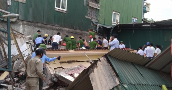Hà Tĩnh: Sập nhà tại thành phố, có nạn nhân bị vùi lấp