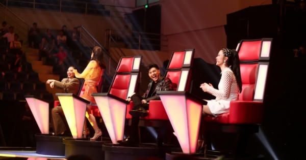 Giọng hát Việt 2017 tập 14: 4 HLV The Voice "cười lăn" khi Anh Đức nhảy vũ điệu "Gangnam style"