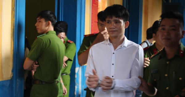 Con khóc vì nhớ mẹ, bị bố đạp chết