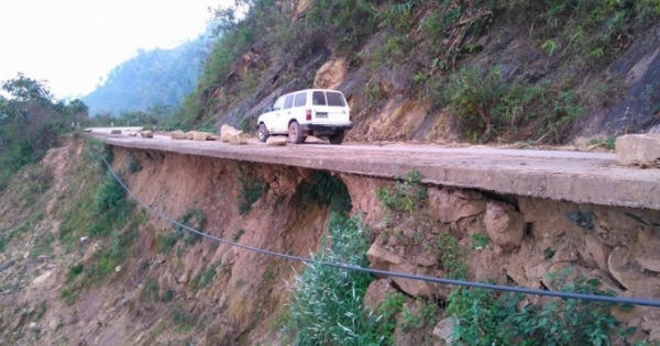 Dựng tóc gáy với con đường nguy hiểm nhất Việt Nam Dựng tóc gáy với con đường nguy hiểm nhất Việt Nam