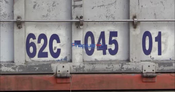 Khối lượng lớn gỗ không rõ nguồn gốc bị CSGT tạm giữ