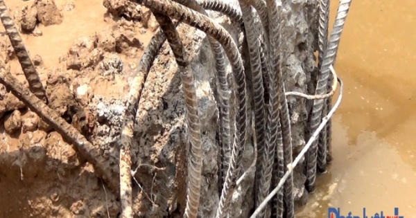 Cận cảnh móng cột điện 500kV gãy đổ bất thường(!?)