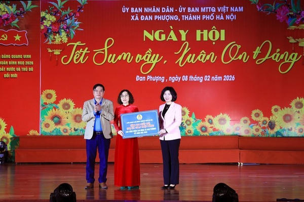 Hà Nội: Trao tặng hơn 450 triệu đồng cho công nhân lao động tại xã Đan Phượng Hà Nội: Trao tặng hơn 450 triệu đồng cho công nhân lao động tại xã Đan Phượng