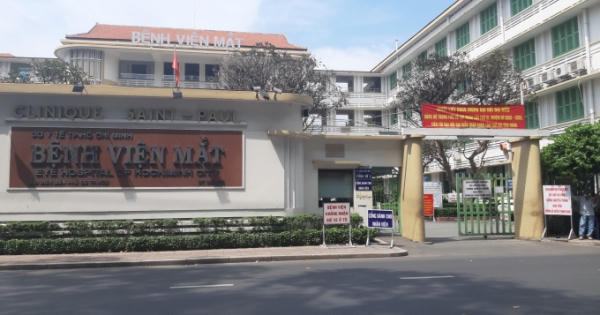 Công an khám xét nơi làm việc của Giám đốc Bệnh viện Mắt TP HCM