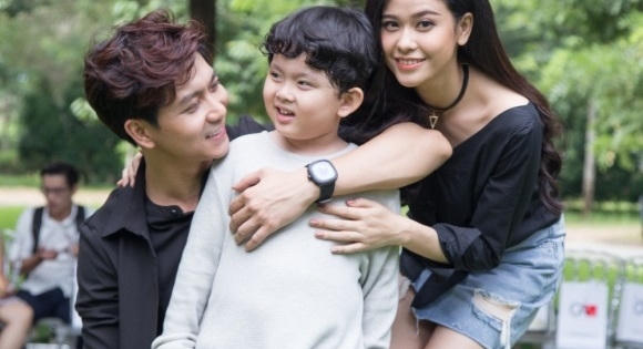 Tuần lễ thời trang trẻ em Việt Nam: Tim – Trương Quỳnh Anh cùng bé Võ Khánh Ngọc thể hiện ca khúc chủ đề “Cho con tuổi thơ”