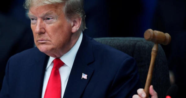 Những lý do ông Trump 'khó có thể bị phế truất'