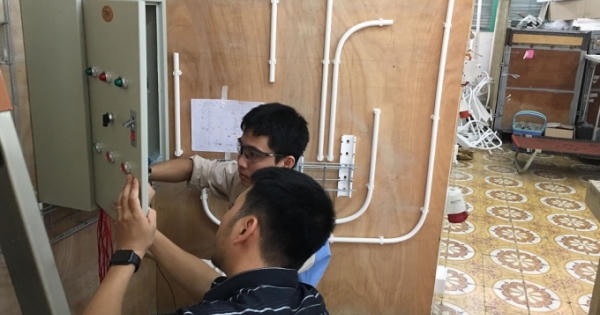 Thí sinh Nguyễn Văn Minh - nghề lắp đặt điện: Hăng say tập luyện bước vào sân chơi Thế giới