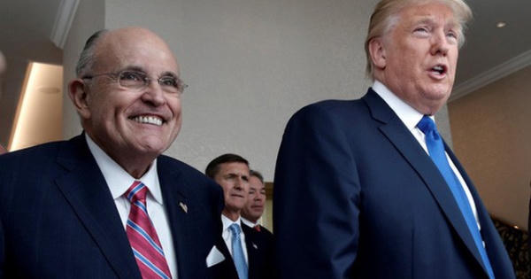 Ông Trump "dằn mặt" luật sư mới về vụ ngôi sao phim người lớn