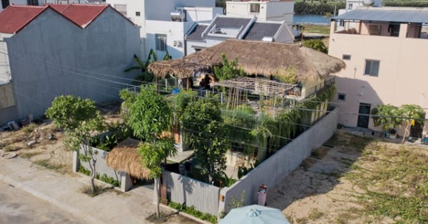 Ngôi nhà lợp mái rơm nhưng bên trong lại vô cùng hiện đại ở Hội An