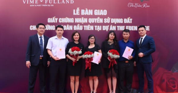 Những cuốn "sổ đỏ" đầu tiên của cư dân tại Dự án The Eden Rose Những cuốn "sổ đỏ" đầu tiên của cư dân tại Dự án The Eden Rose