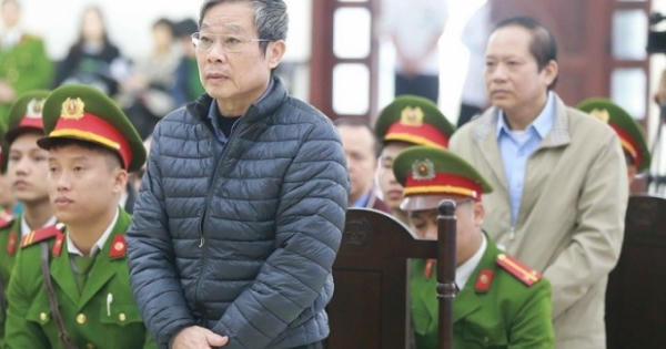 “Dân còn khó khăn sao nhiều cán bộ sống xa hoa thế!”