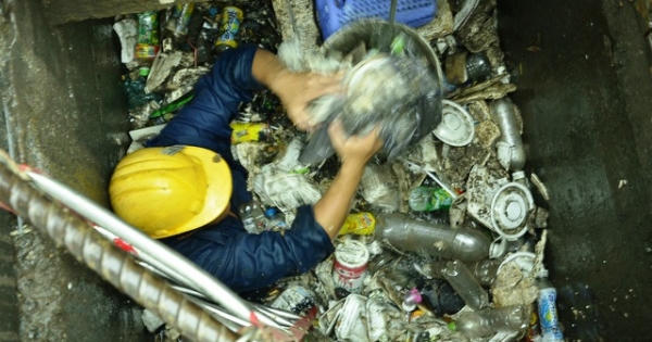 Vì sao có siêu máy bơm, đường ở TP.HCM vẫn ngập?