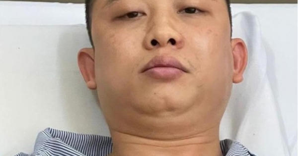 Mâu thuẫn chuyện tiền bạc, vác dao đâm hàng xóm tử vong