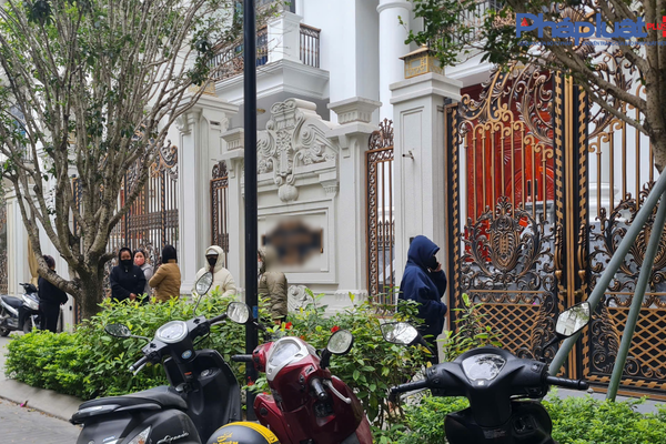 Nhiều người tập trung trước biệt thự Hoàng Hường để đòi tiền lương