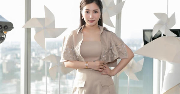 Hương Tràm khoe đồng hồ và bộ trang sức tiền tỉ tại show diễn NTK Chung Thanh Phong