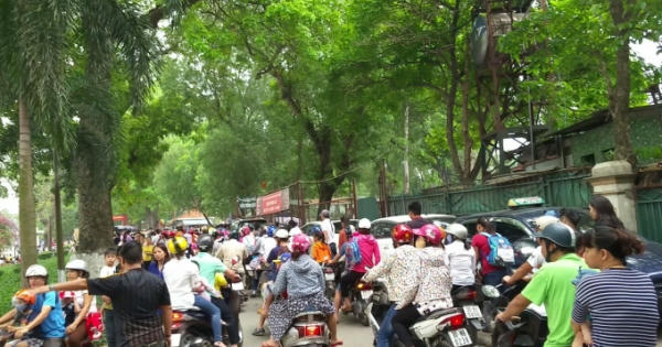 Hà Nội: "Biển người" ở Công viên Thủ Lệ