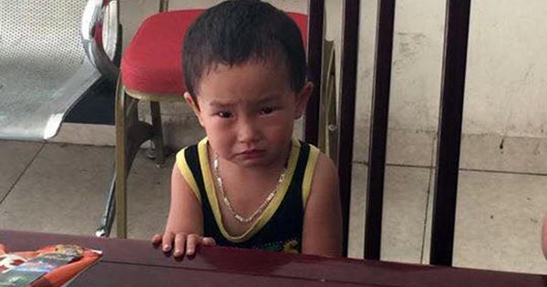 Một người Hải Phòng ngỏ lời nhận nuôi bé 2 tuổi bị bỏ rơi ở quán phở Một người Hải Phòng ngỏ lời nhận nuôi bé 2 tuổi bị bỏ rơi ở quán phở