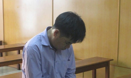 Tự 'truy nã' lãnh đạo, giảng viên lĩnh 9 tháng tù