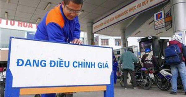 Chiều nay, giá xăng tăng thêm gần 300 đồng/lít