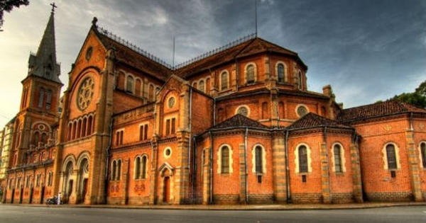 Đặc sắc nhà thờ xây bằng vật liệu từ Pháp chuyển sang Đặc sắc nhà thờ xây bằng vật liệu từ Pháp chuyển sang