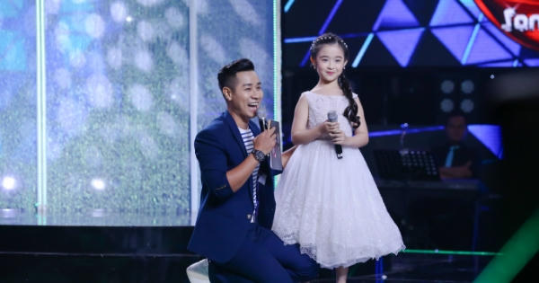 Nguyên Khang quỳ gối dẫn chương trình cùng Á quân Gương mặt thân quen nhí Nguyên Khang quỳ gối dẫn chương trình cùng Á quân Gương mặt thân quen nhí