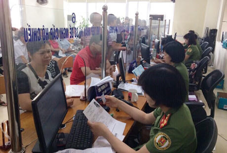 Lật tẩy thủ đoạn 'hồn Trương Ba, da hàng thịt' trong làm hộ chiếu