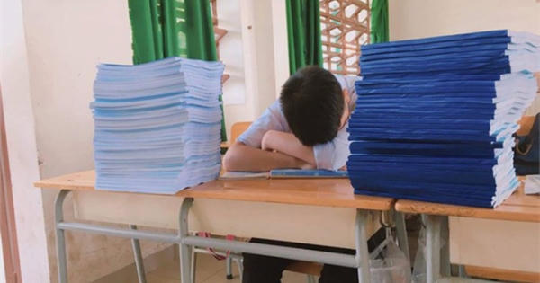 Đề cương, nỗi ám ảnh của cả… phụ huynh!