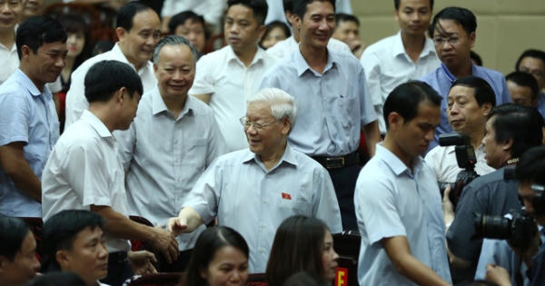 Tổng Bí thư: "Không ai dại dột ngây thơ giao đất cho nước ngoài!" Tổng Bí thư: "Không ai dại dột ngây thơ giao đất cho nước ngoài!"