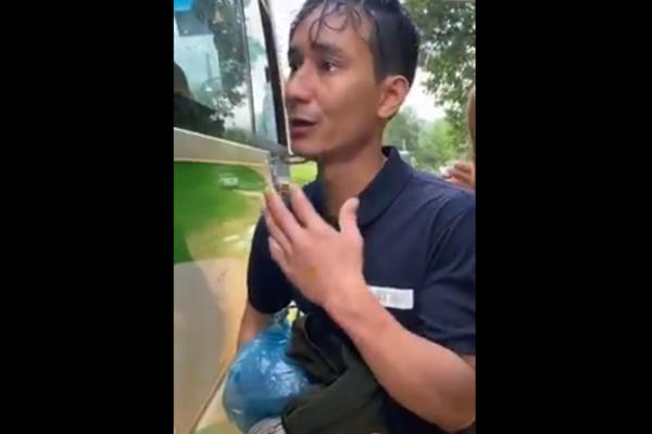 Video: Lặng người hình ảnh người đàn ông chỉ xin đi nhờ xe về thăm vợ con bị sạt lở đất, không nhận tiền