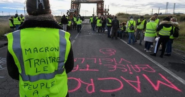 Pháp hủy bỏ các kế hoạch tăng thuế nhiên liệu trong năm 2019